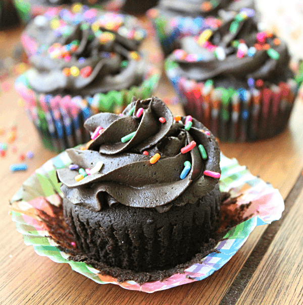 http://iambaker.net/wp-content/uploads/2017/07/Dark-Chocolate-Brownie-Cupcakes-with-Dark-Chocolate-Creamy-Frosting2-www.ourtableforseven.com-1.png