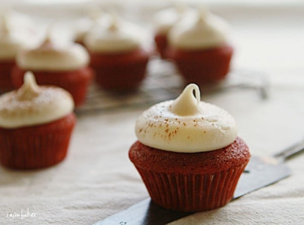 https://iambaker.net/wp-content/uploads/2011_11_16_999_69.red-velvet-cupcakes1-600x444.jpg