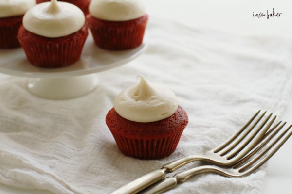 Super-Moist Mini Red Velvet Cakes - Amycakes Bakes