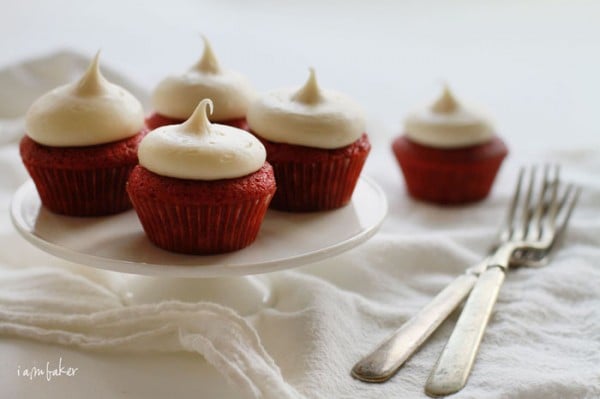 Super-Moist Mini Red Velvet Cakes - Amycakes Bakes