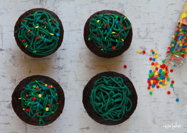 Tangled Christmas Lights Cupcakes from Overhead