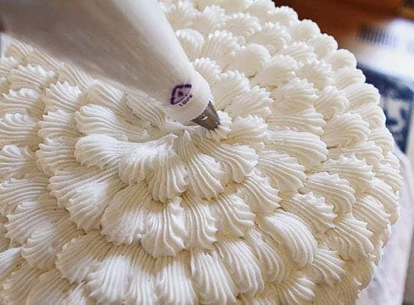 Candy Corn Cake: frosting tutorial #halloween #cakedecorating #buttercream #cake