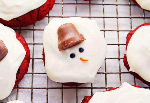 Red Velvet Melting Snowman Cookies - i am baker