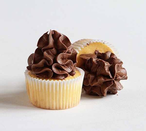 Piping Flowers with Buttercream