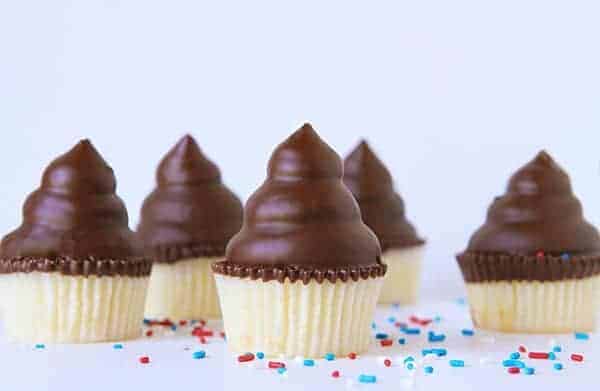 Patriotic Hi-Hat Cupcakes! (with a fun surprise-inside!)