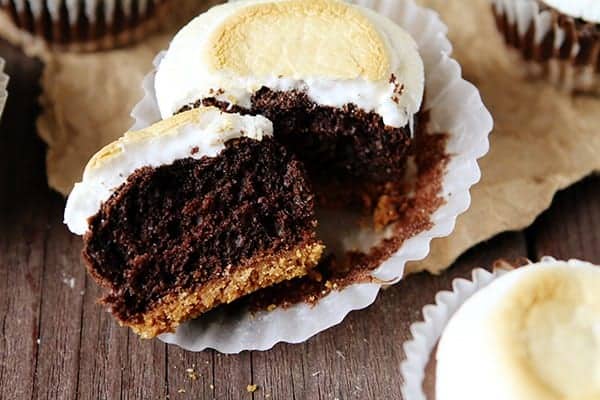 s'mores cupcakes! #chocolate #summerdesserts