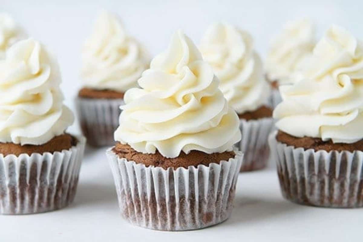 frosting method comparison i am baker