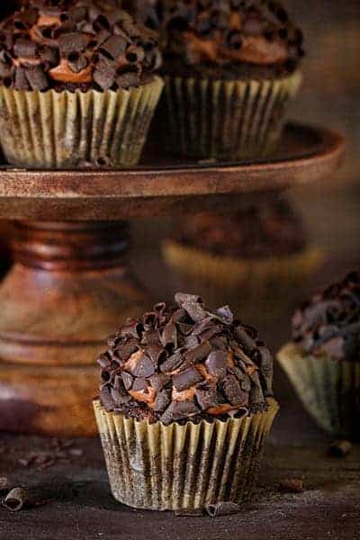 dubbele chocolade courgette Cupcakes met chocoladeglazuur