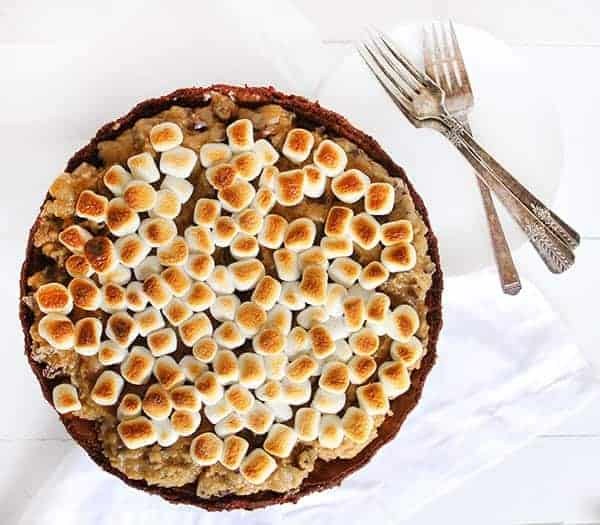 Brownie Cookie Dough Marshmallow Pie!