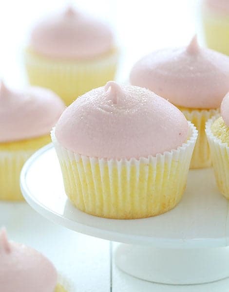 Strawberry Lemon Cupcakes {VIDEO} | i am baker