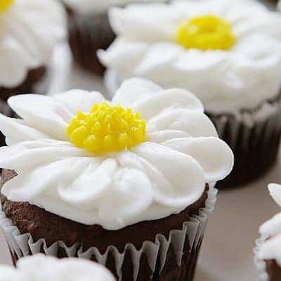 How to Pipe a Buttercream Daisy