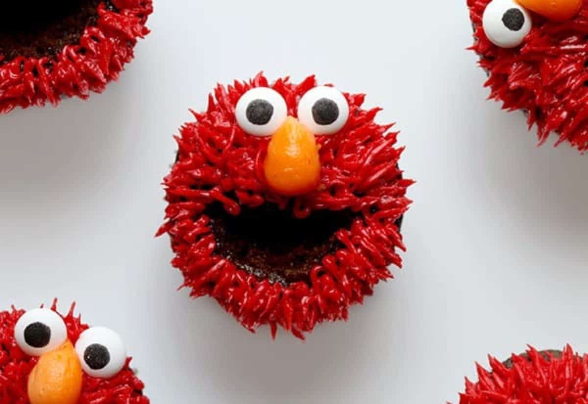 Elmo Cupcakes - i am baker