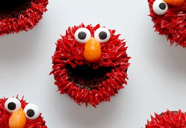 How to Pipe Elmo in Buttercream (video)