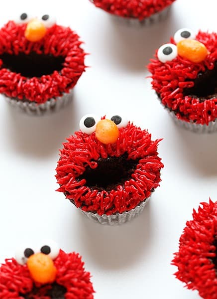 How to Pipe Elmo in Buttercream (video)