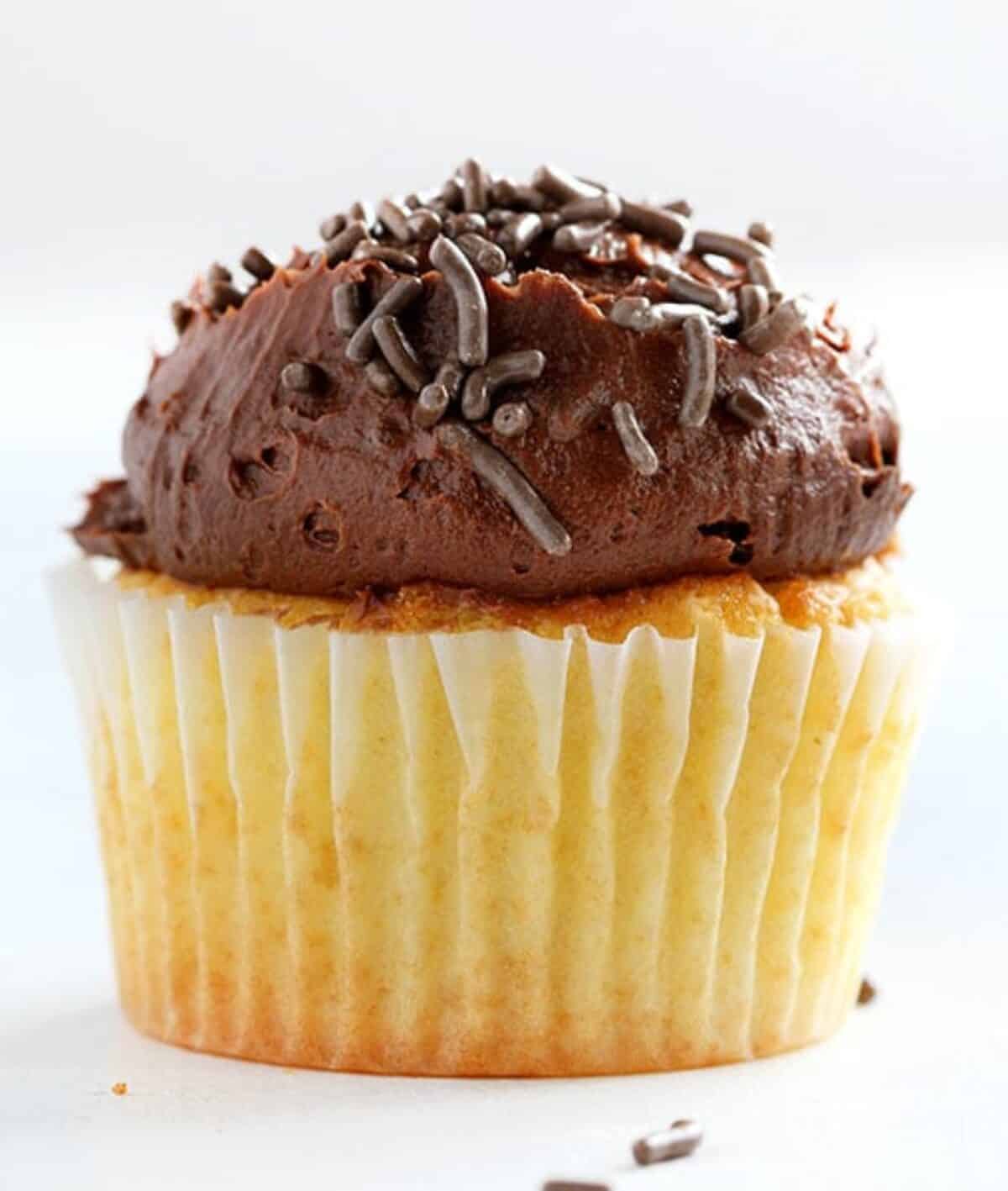 Perfect Yellow Cupcakes {with Amazing Chocolate Buttercream} - i am baker