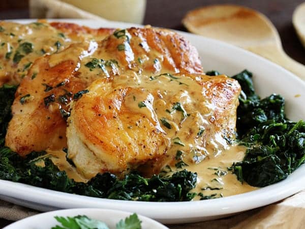 Perfect & Easy Chicken Florentine! A great way to add some flavor to your supper!