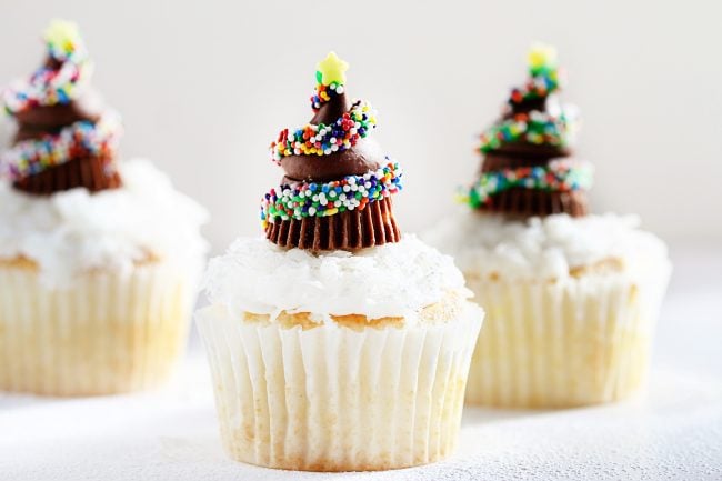 I created a video tutorial on how to put these adorable little Hershey's Kisses & Reese's Peanut Butter Cup tree's together!