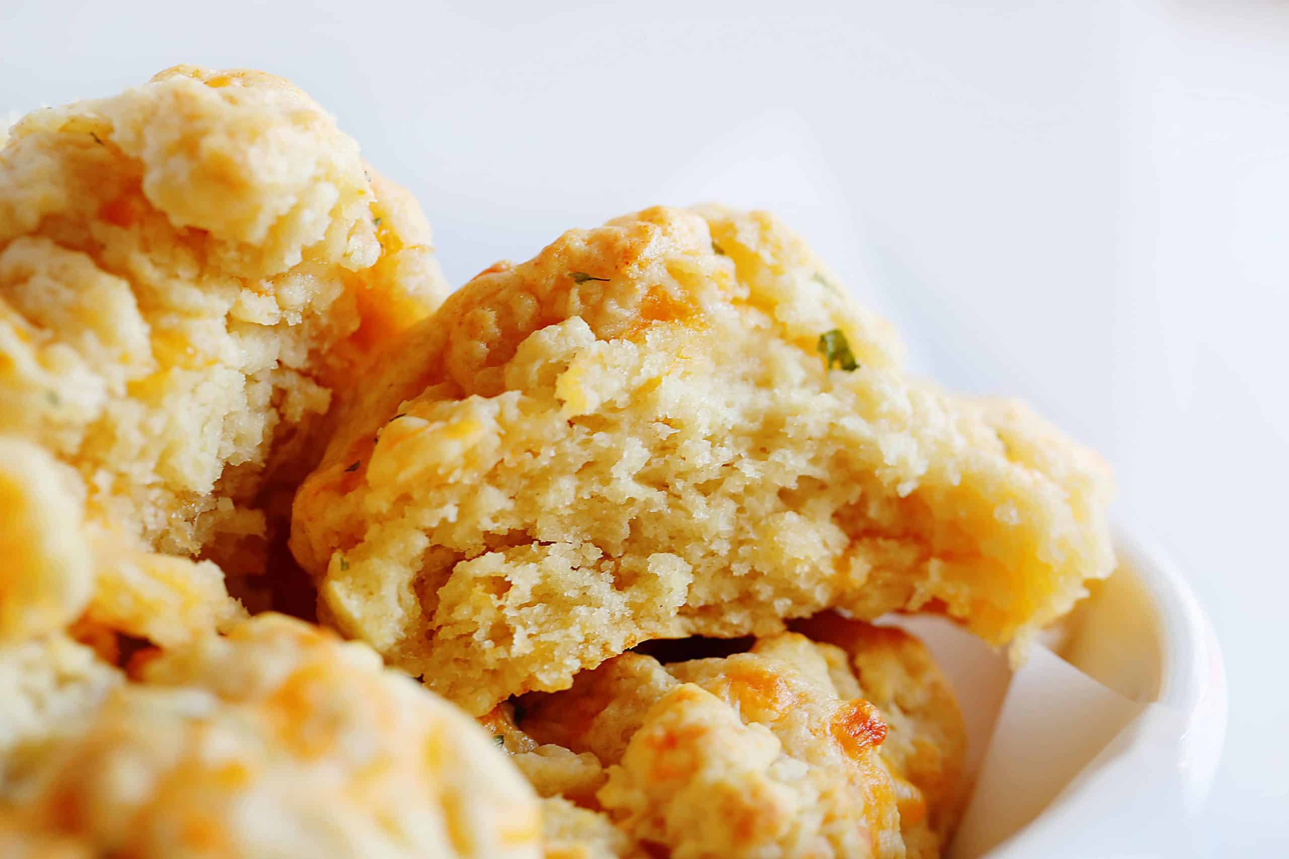 Red Lobster Homemade Cheesy Garlic Biscuits - Handle the Heat