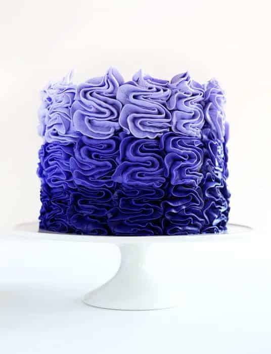 You won't believe how easy this cake is... one tip and three colors is all it takes!