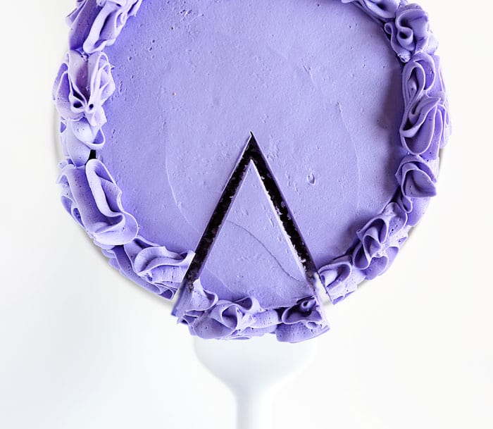 You won't believe how easy this cake is... one tip and three colors is all it takes!