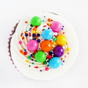 Seriously the easiest way to decorate cupcakes and so stinkin delicious!