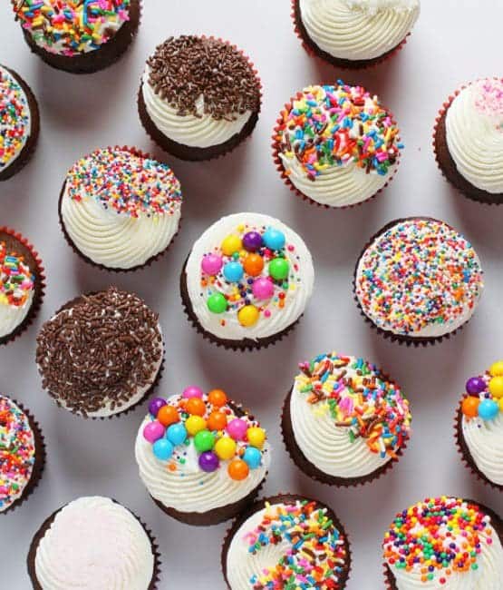 Seriously the easiest way to decorate cupcakes and so stinkin delicious!