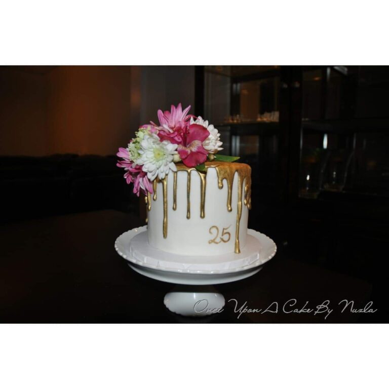 Gold Drip Cake i am baker