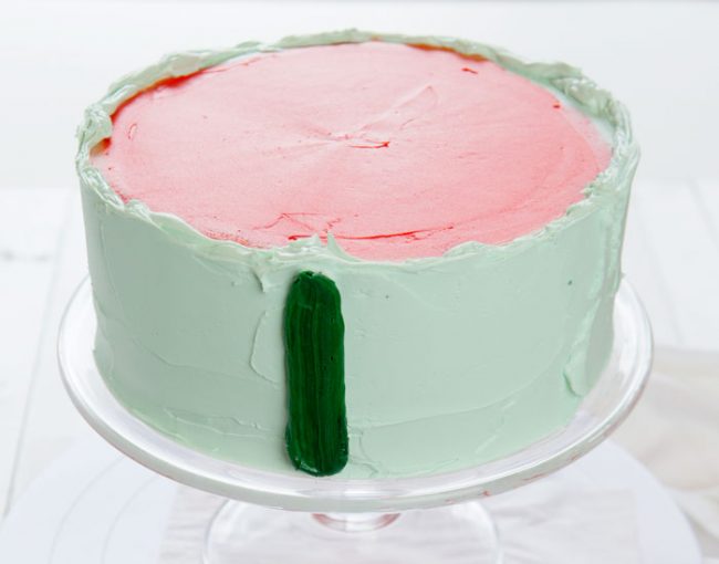 How to create a buttercream watermelon effect on a 2-layer cake!