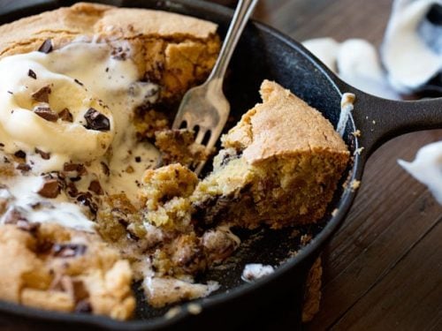 Ooey gooey chocolate chip skillet cookie - The House & Homestead