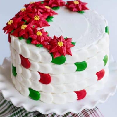 Such a FUN way delight friends and family for Christmas! #baking #cakedecorating #christmascake #christmas