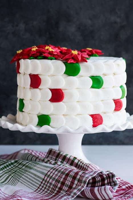 Such a FUN way delight friends and family for Christmas! #baking #cakedecorating #christmascake #christmas