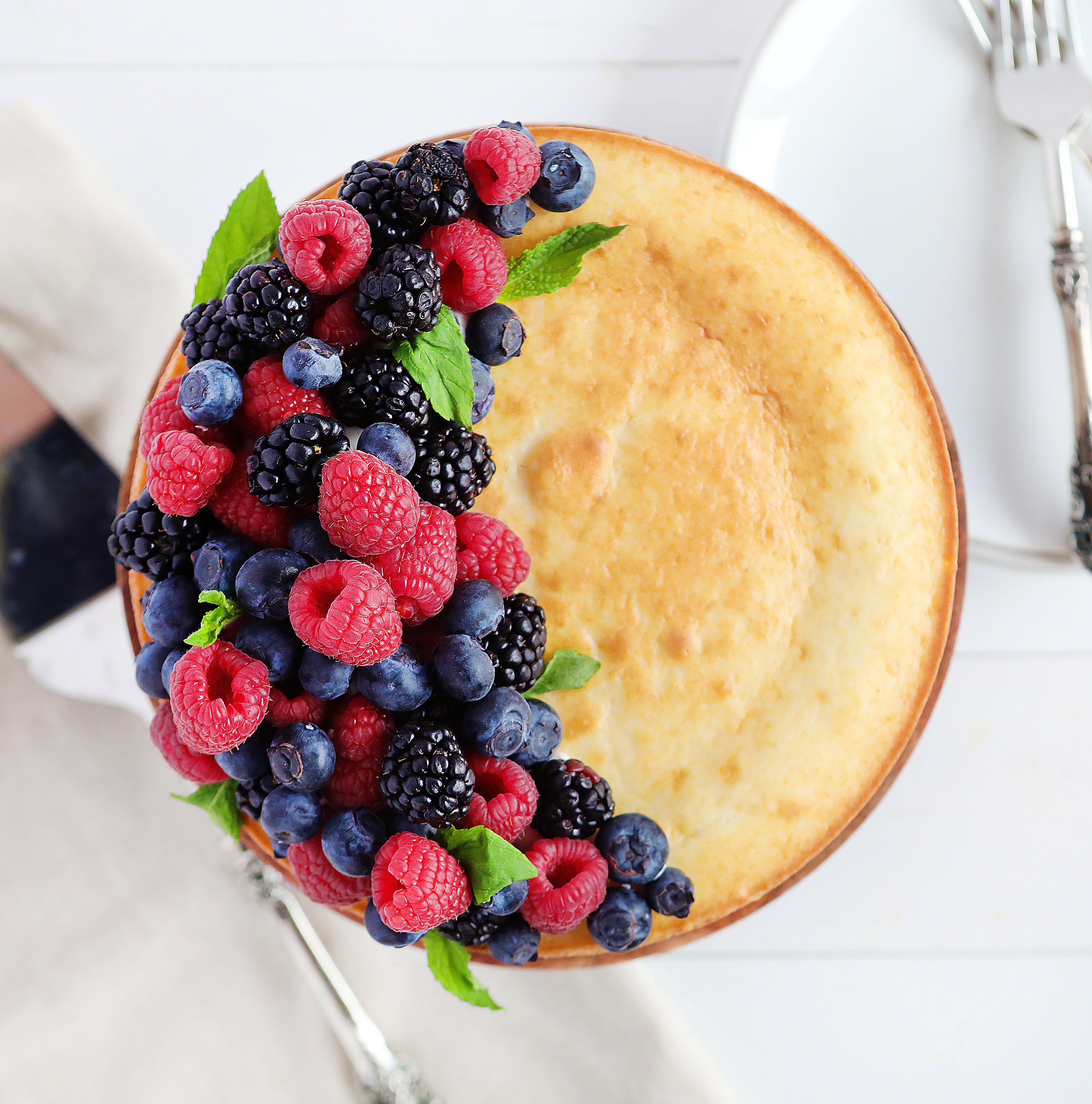 cake decoration with fruits