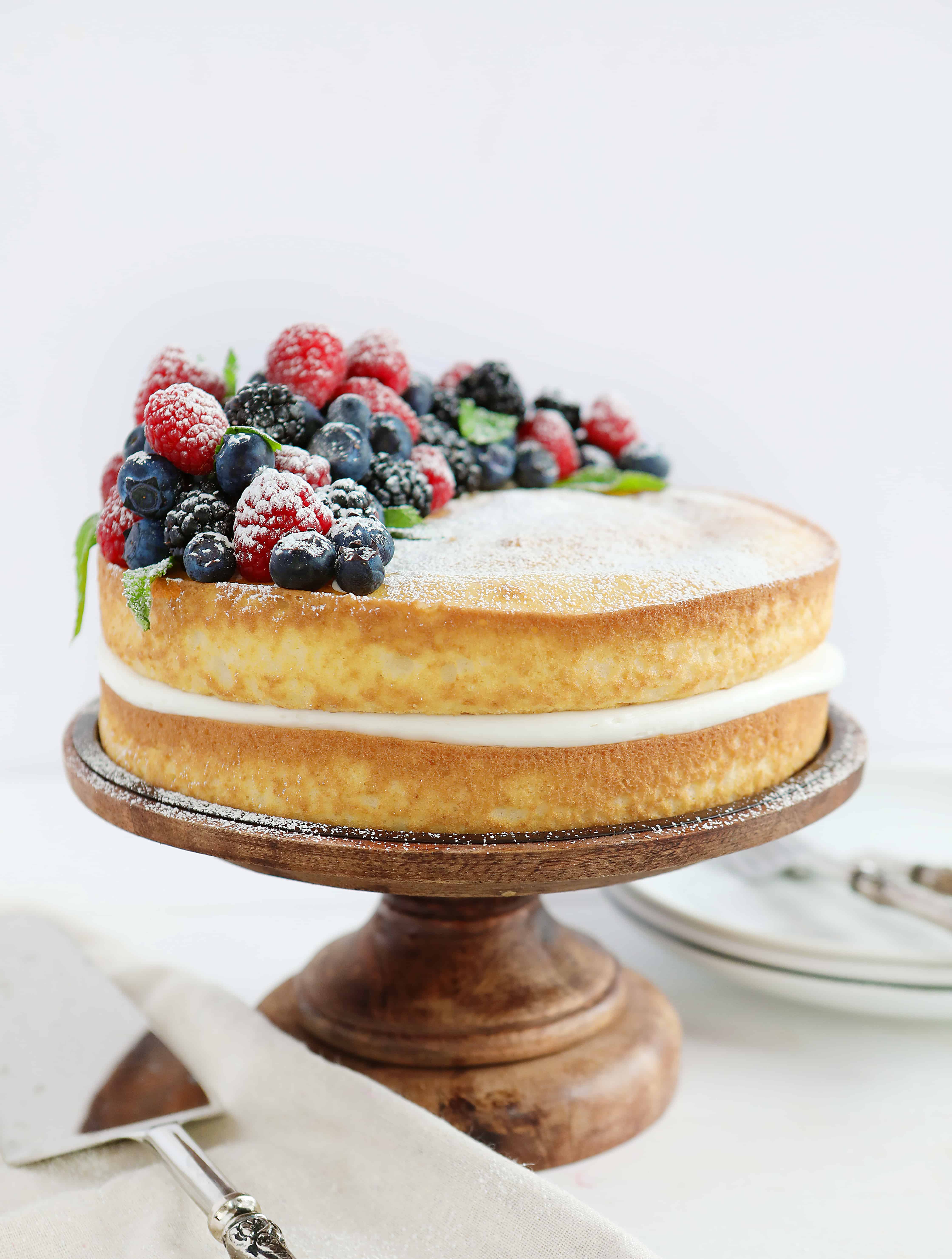 simple cake decoration with fruits