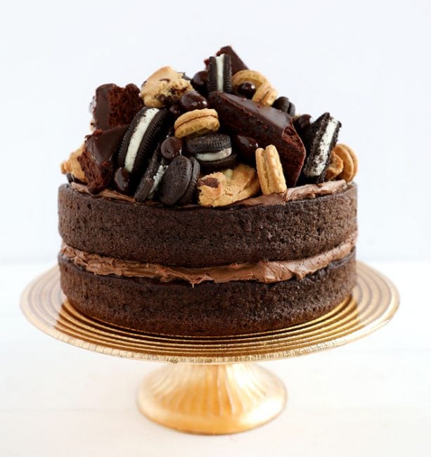 15 Wonderful Cakes with a Touch of Yummy Chocolate - Page ...