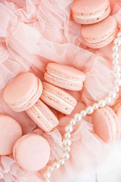 Classic French Macarons {VIDEO} | I Am Baker