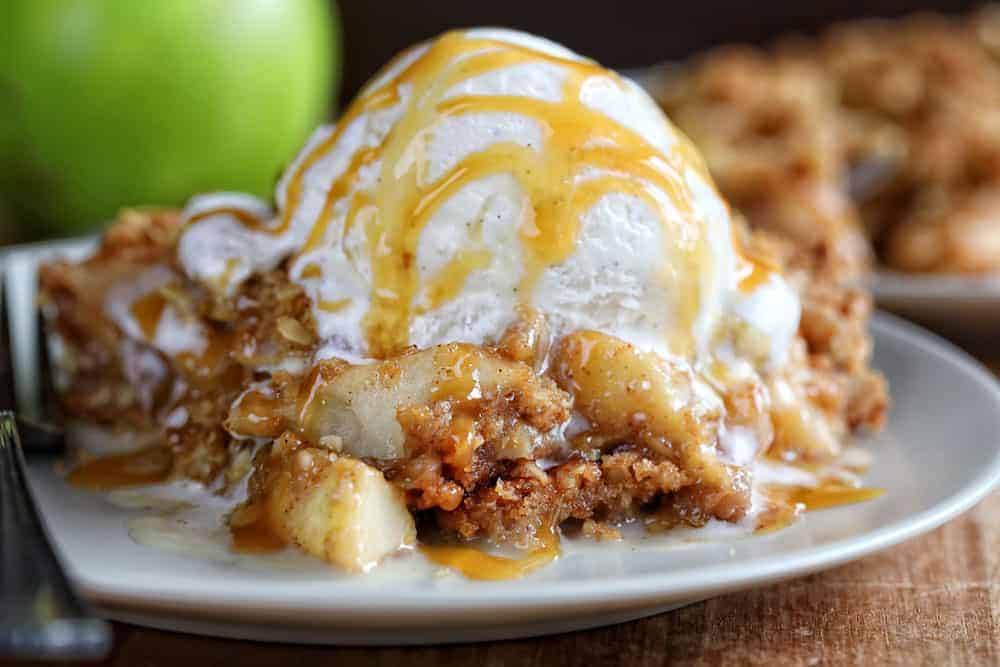 https://iambaker.net/wp-content/uploads/2018/08/Apple-Crisp-Blog7.jpg