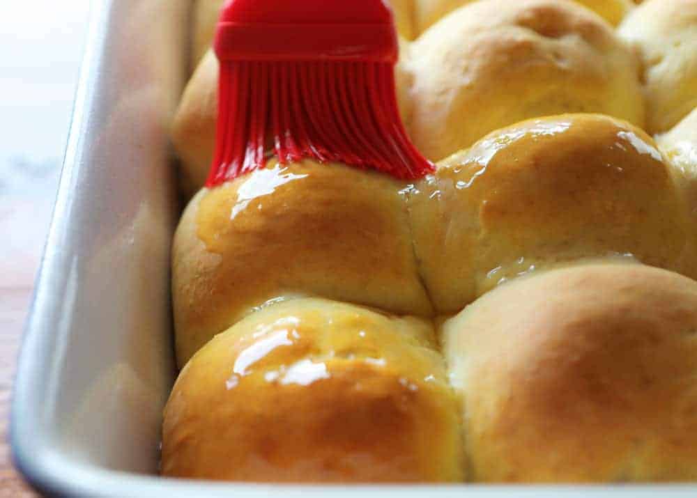 Easy Dinner Rolls Recipe - i am baker