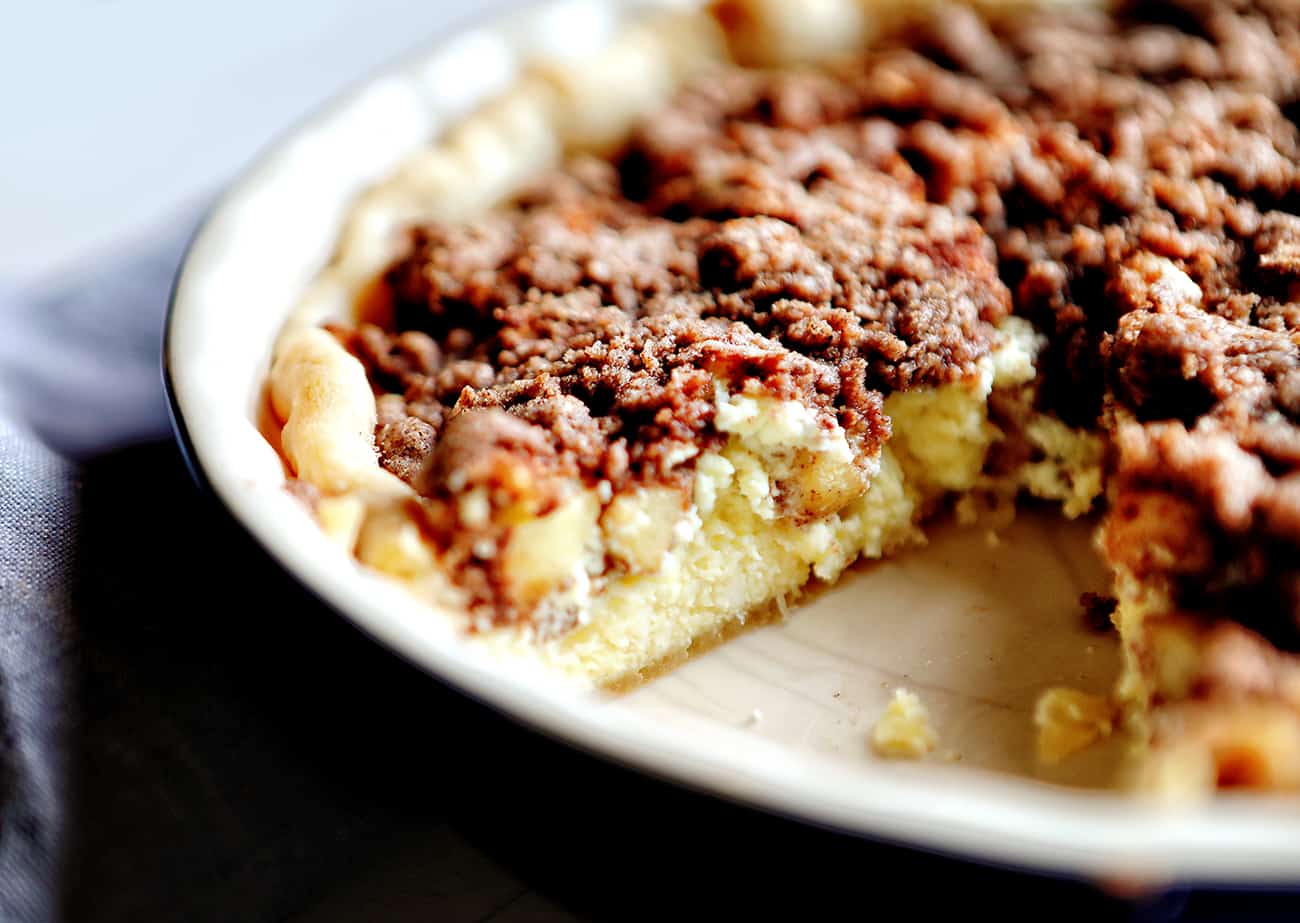 Apple Crisp Cheesecake