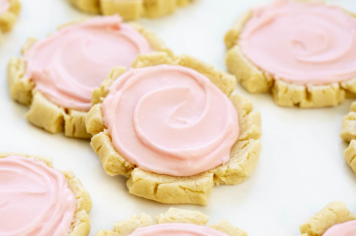 https://iambaker.net/wp-content/uploads/2018/11/sugar-cookies-2.jpg