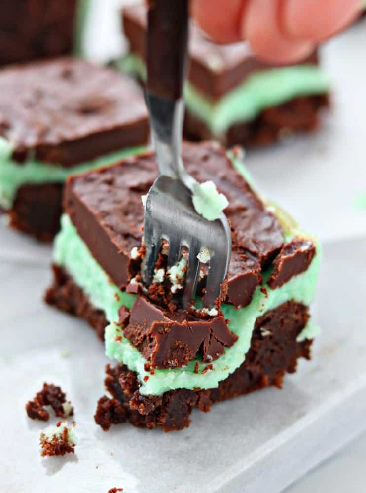 Chocolate Mint Brownies {VIDEO} - i am baker