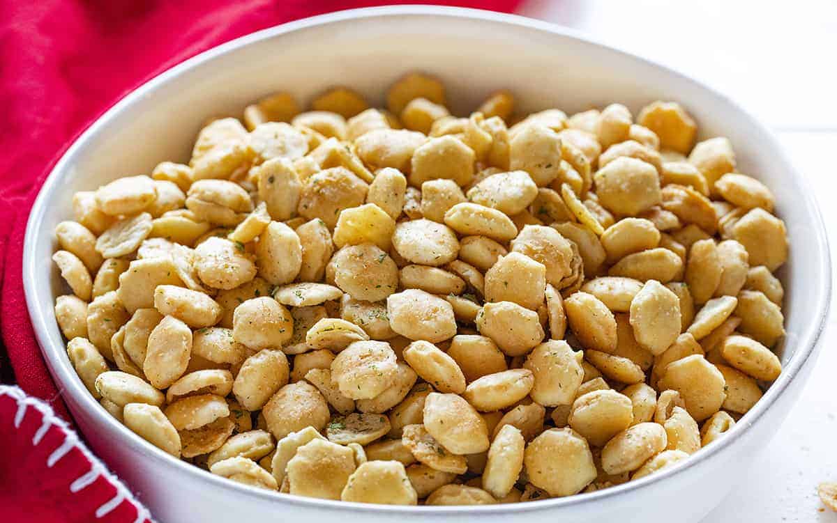 Bowl of seasoned oyster crackers