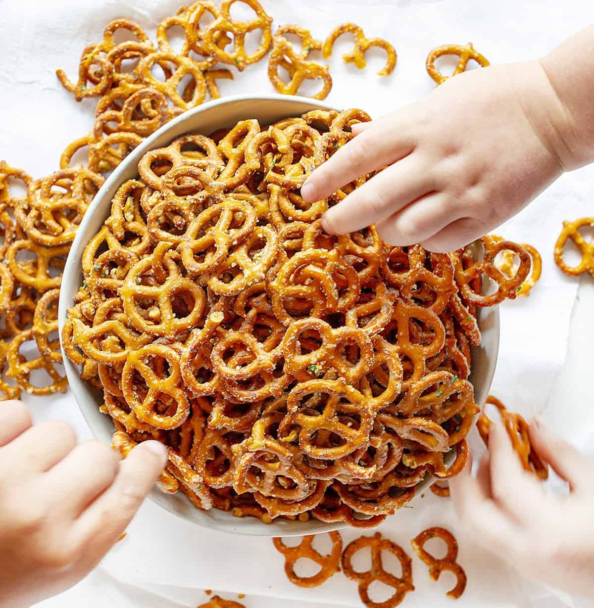 seasoned pretzels with dry ranch dressing