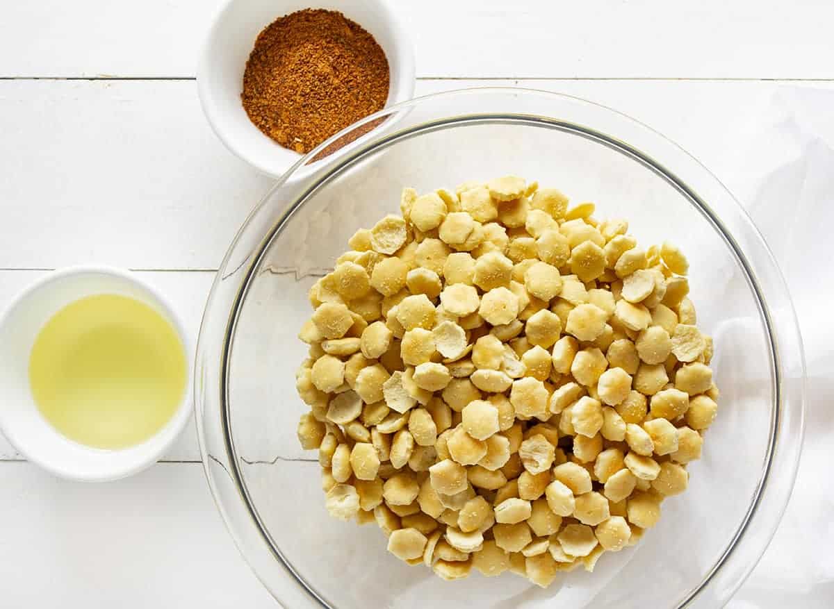 Taco seasoning, oil, and oyster crackers for Taco Oyster Crackers