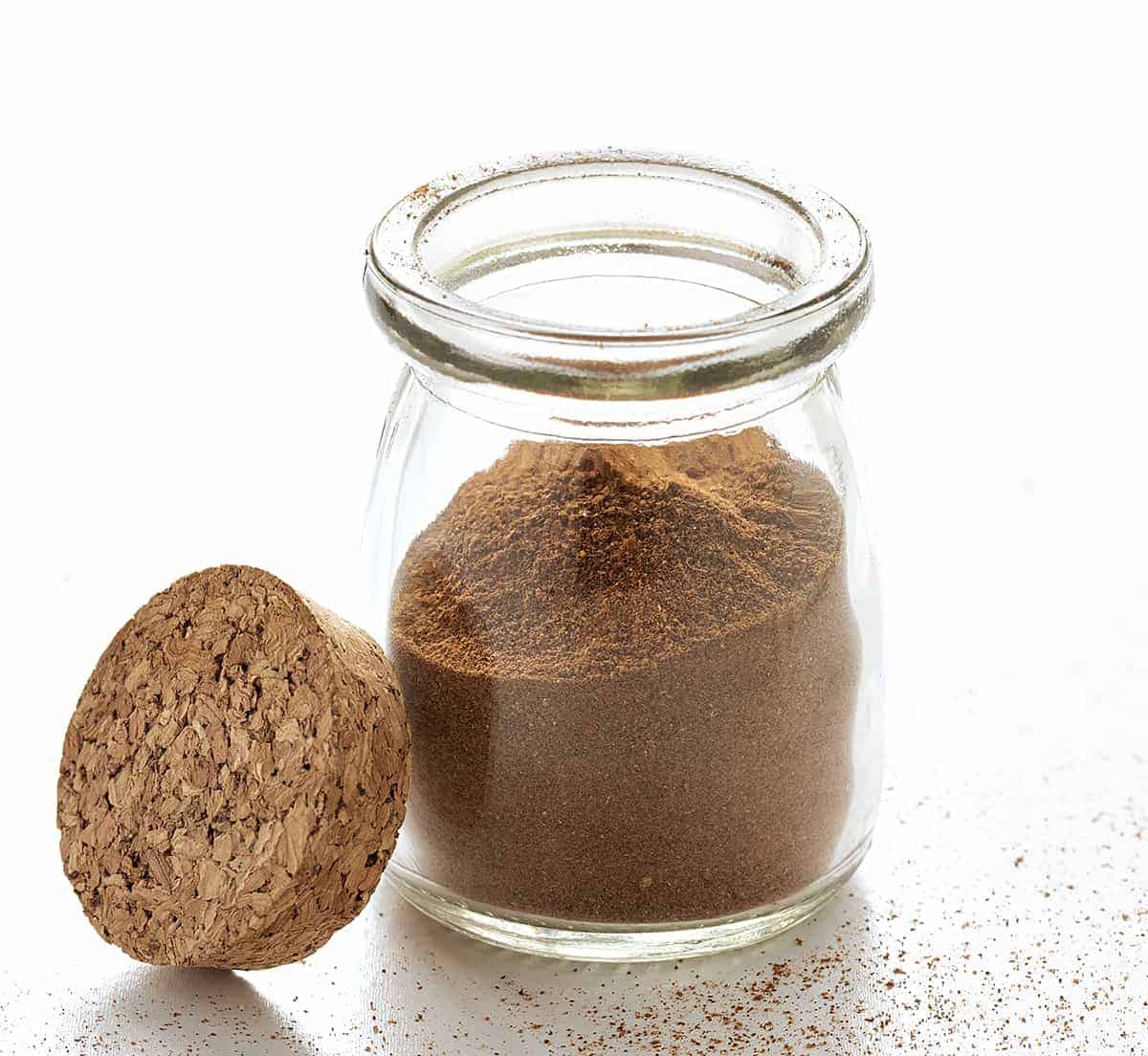 Homemade Apple Pie Spice in a Jar with lid off to side.