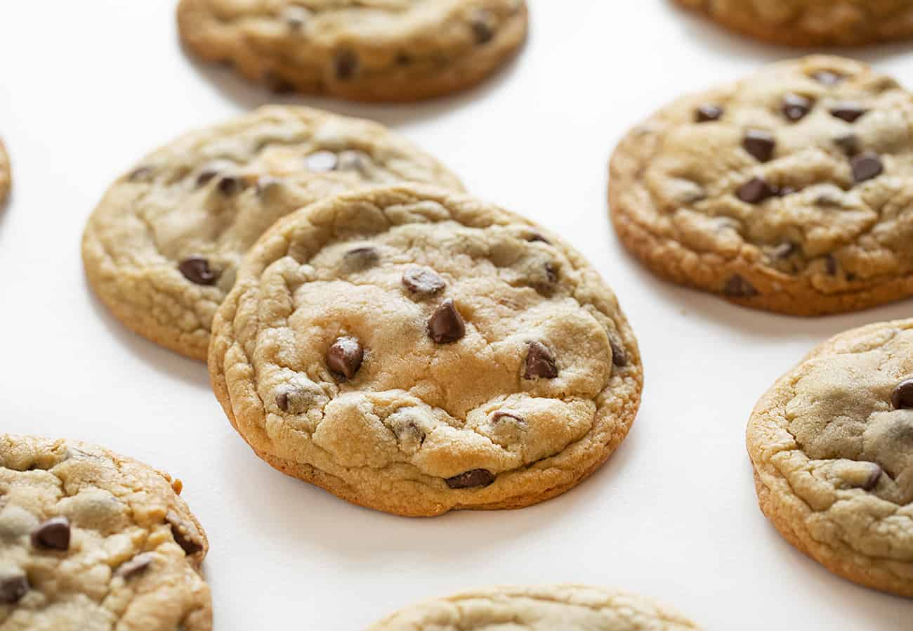 Cheesecake Stuffed Chocolate Chip Cookies - Cookies and Cups