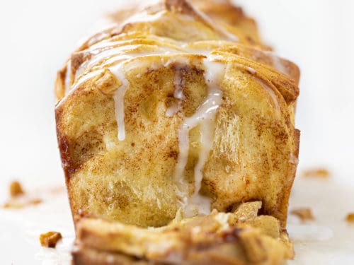Apple Pie Monkey Bread - Ooey gooey apple cinnamon pull apart bread!