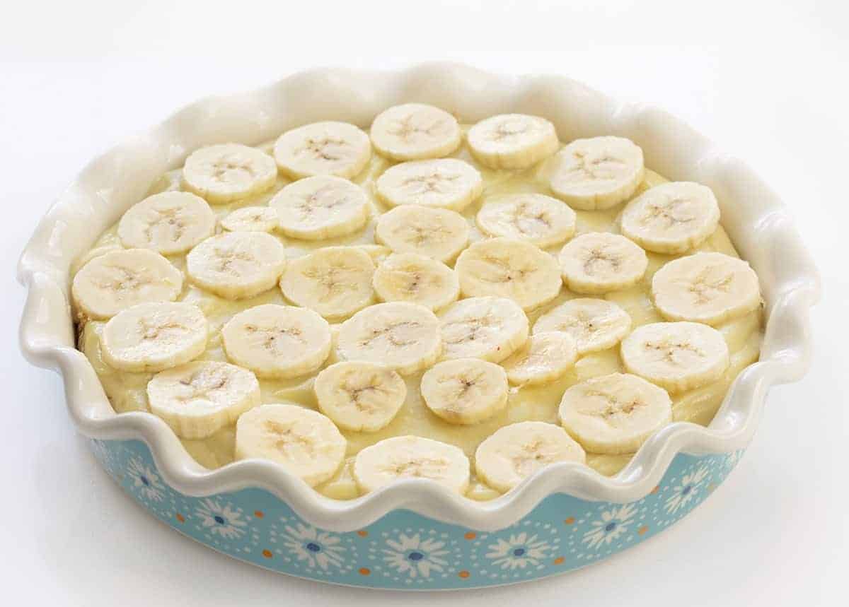 Raw Banana Slices on a Banana Cream Pie in Blue Pie Dish