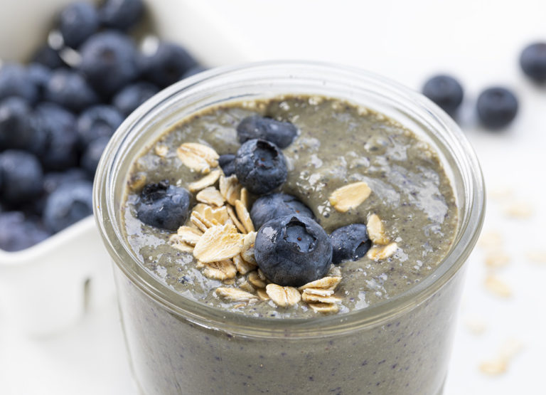 Blueberry Spinach Breakfast Smoothie - i am baker