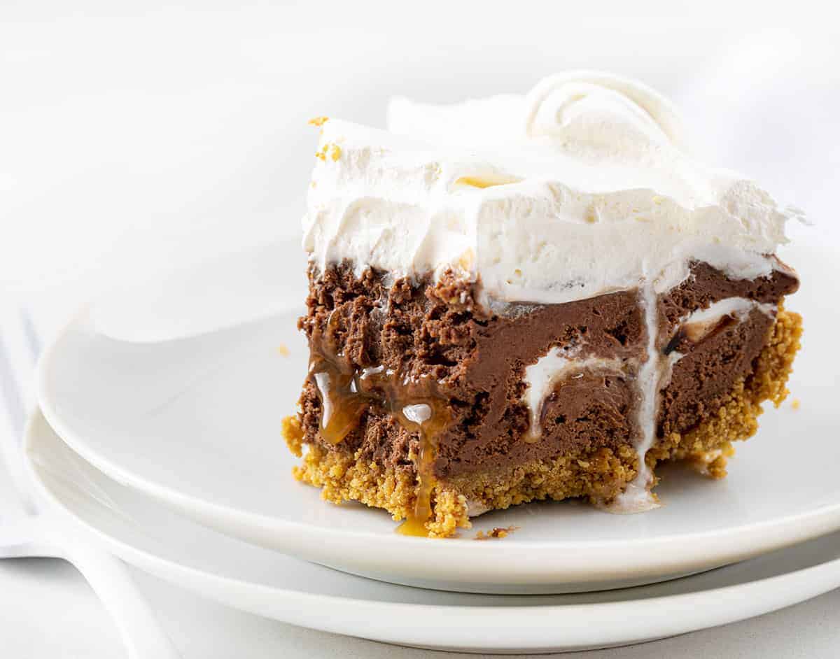 Chocolate Caramel Cheesecake Pie {No Bake} | i am baker