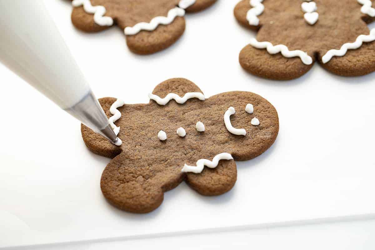 https://iambaker.net/wp-content/uploads/2020/12/gingerbread-man-1.jpg